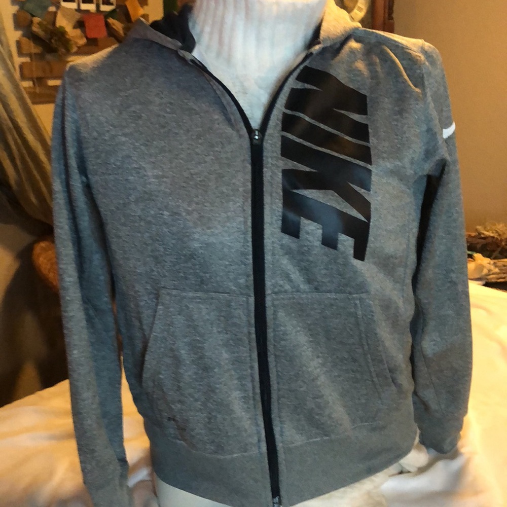 Nike dri- fit jacket. Great fit!